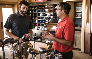 explaining-golf-clubs-indoors-1325735
